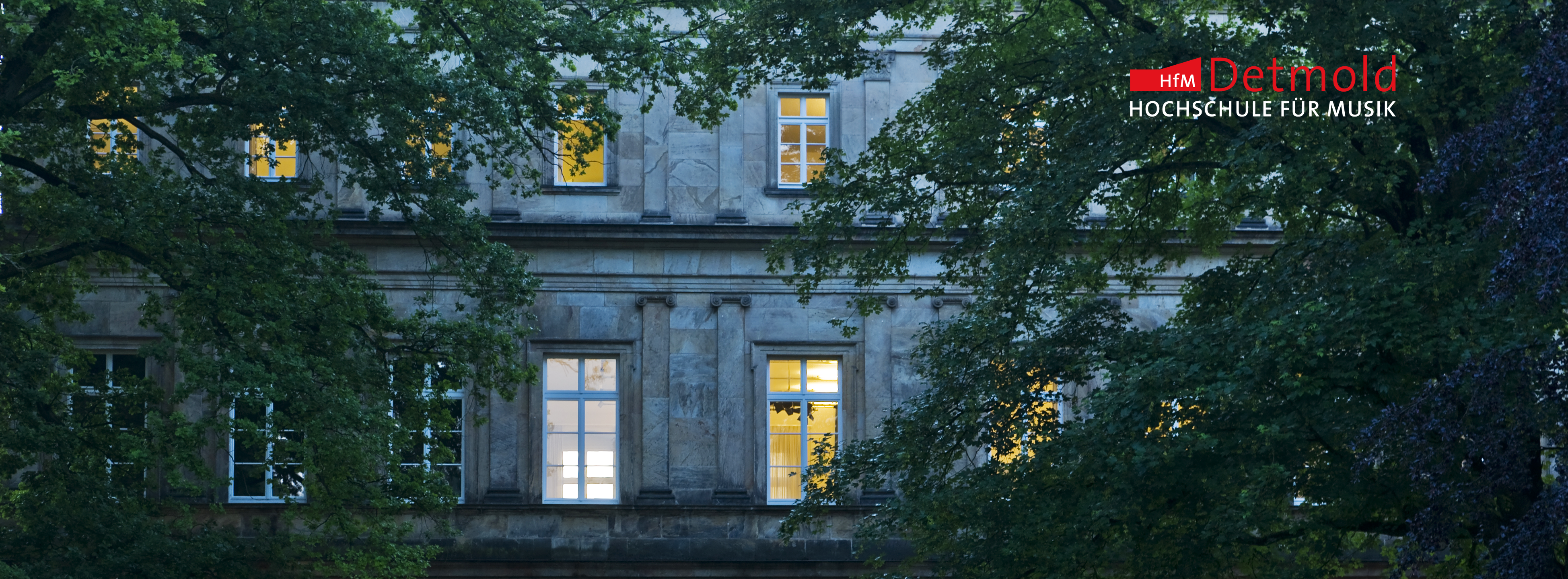 Studierende am Palais II.jpg