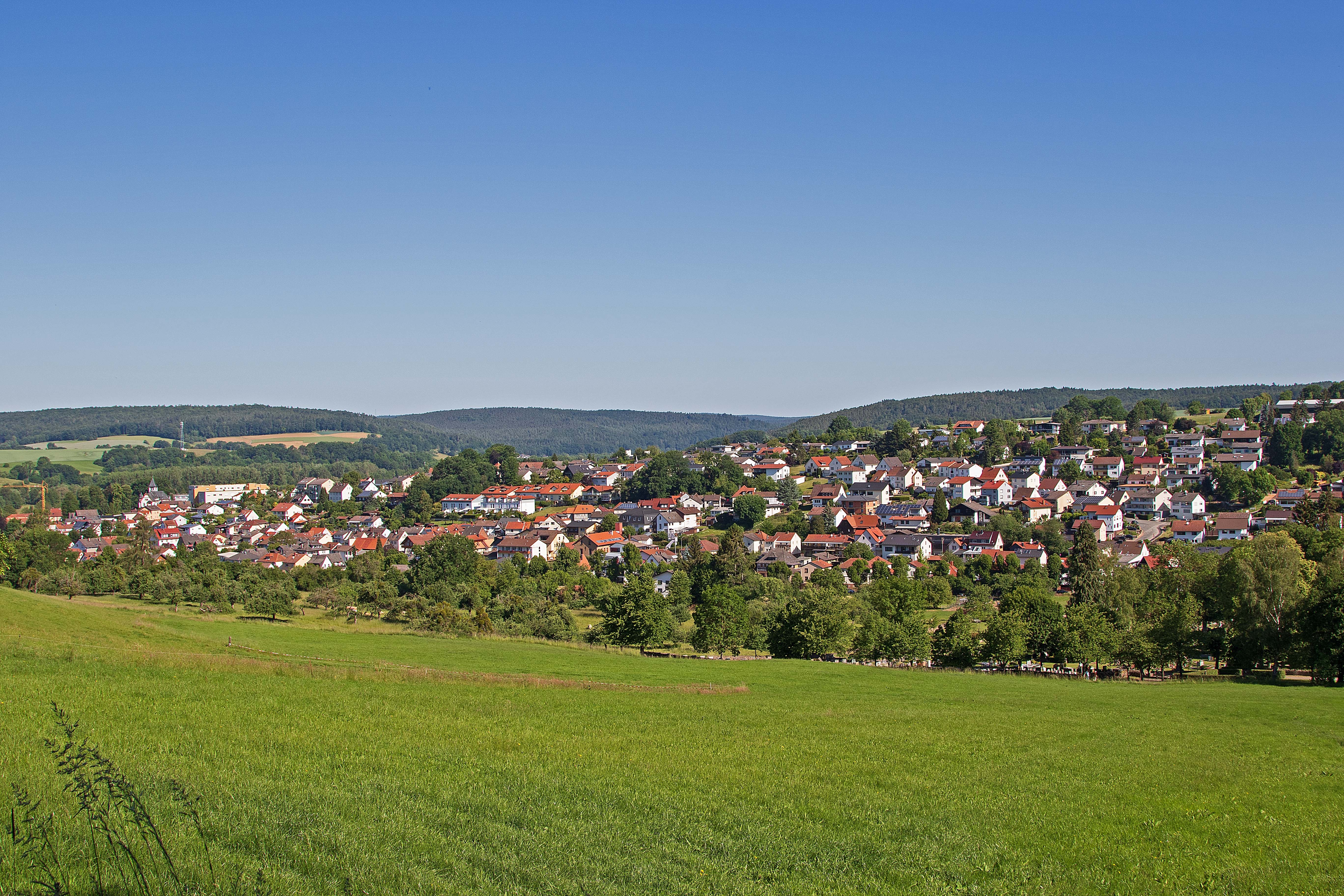 Landschaft des Odenwaldes bei warmem Abendlicht